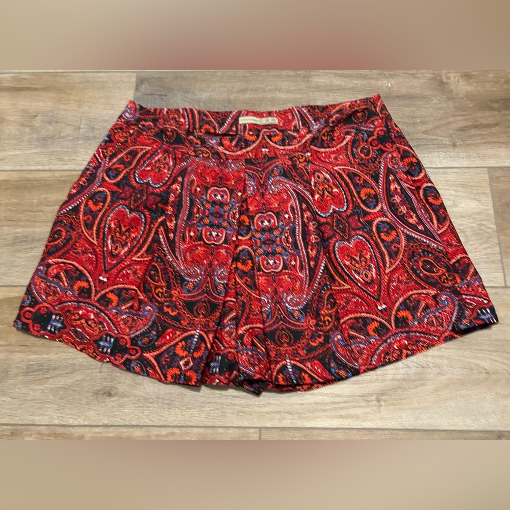 Atmosphere Vibrant Red and Black Paisley Skorts